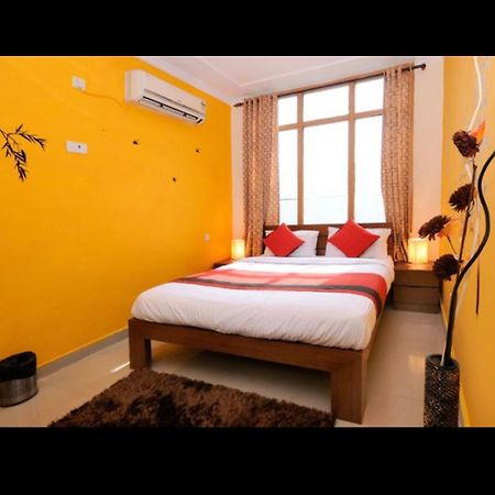 Hotel Samrat Neemrana Buitenkant foto