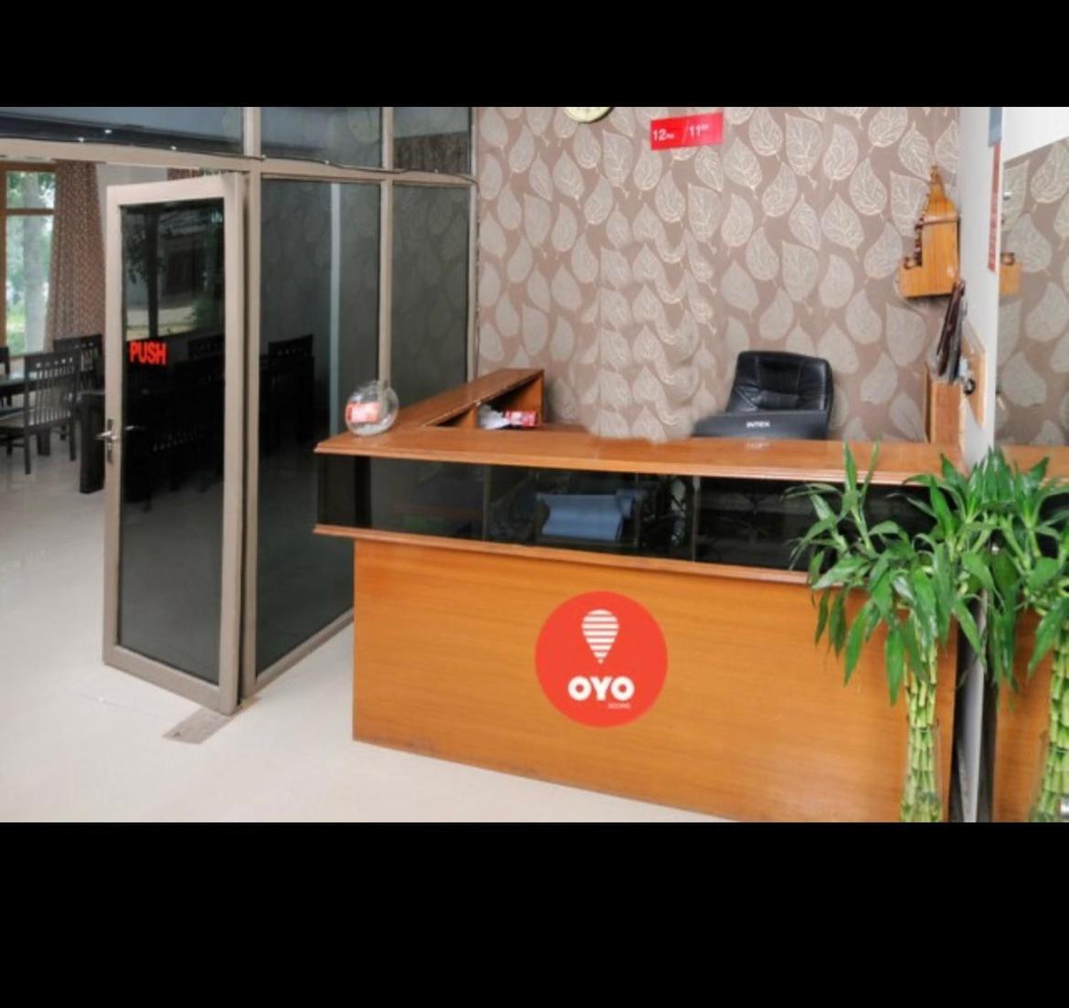 Hotel Samrat Neemrana Buitenkant foto
